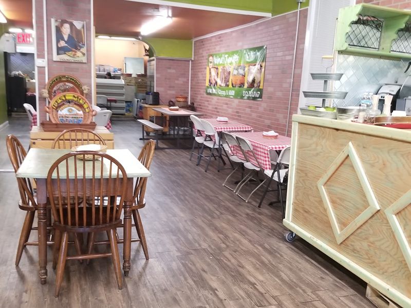 Yvolina's Tamales interior